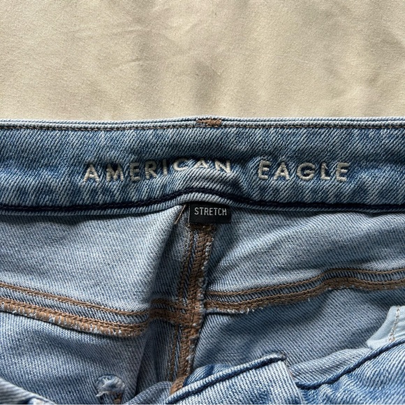 American Eagle Lightly Distressed Stretch Curvy Mom Jean | Size 14 SHORT - Picture 9 of 16